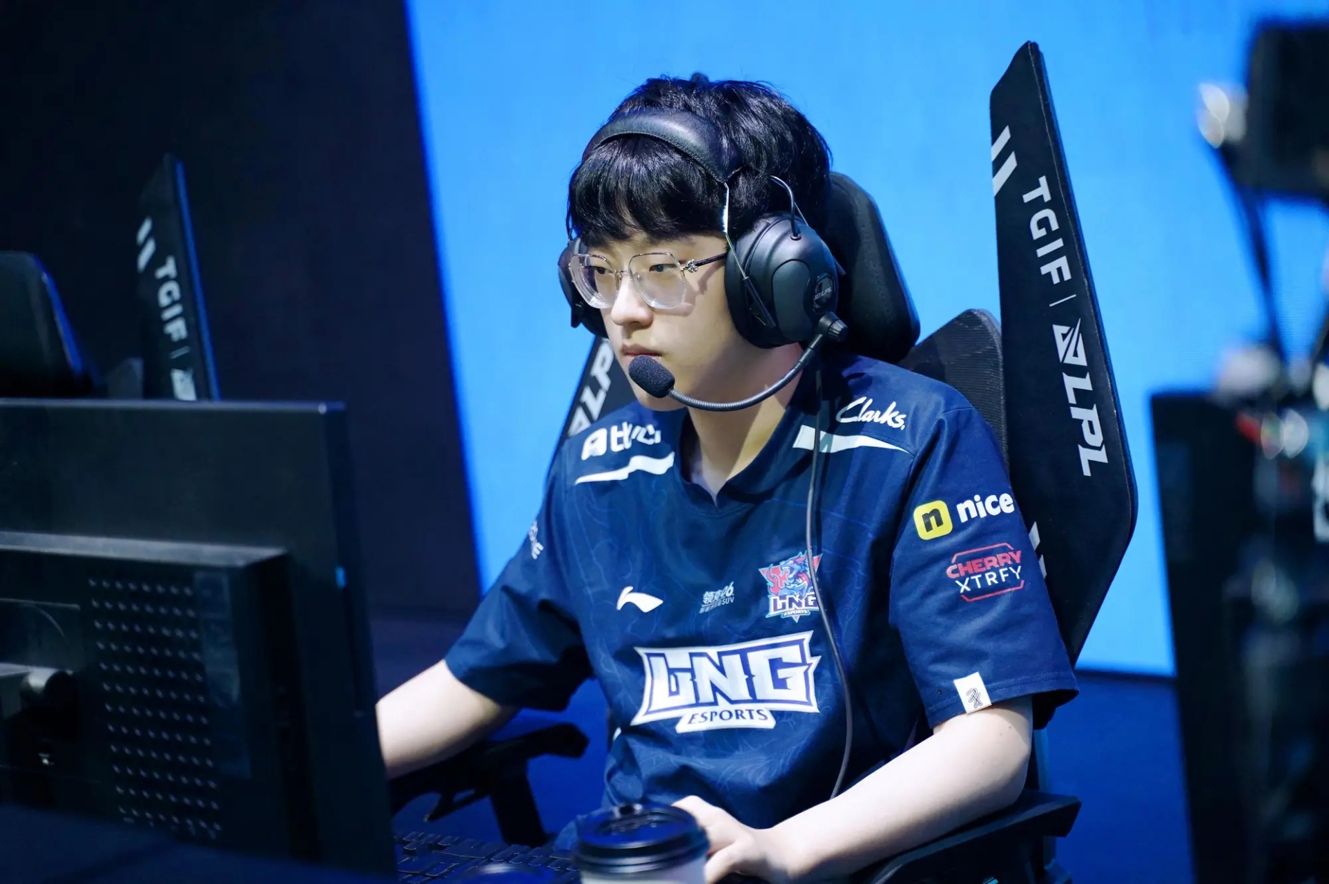 九游中国官网包含Scout回归赛场，关键助攻首场状态亮眼，拜仁观众沸腾！的词条